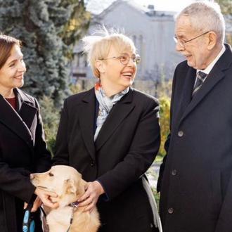 El perro de la Presidenta de Moldavia muerde al Presidente …