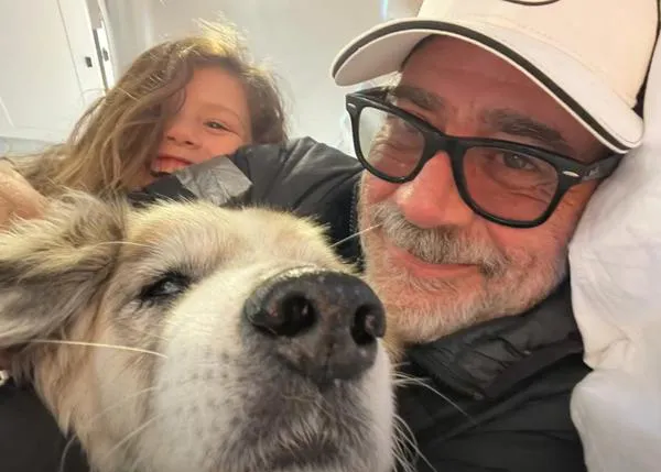 El actor Jeffrey Dean Morgan -y sus perros adoptados- alaban la gran labor de The Sato Project