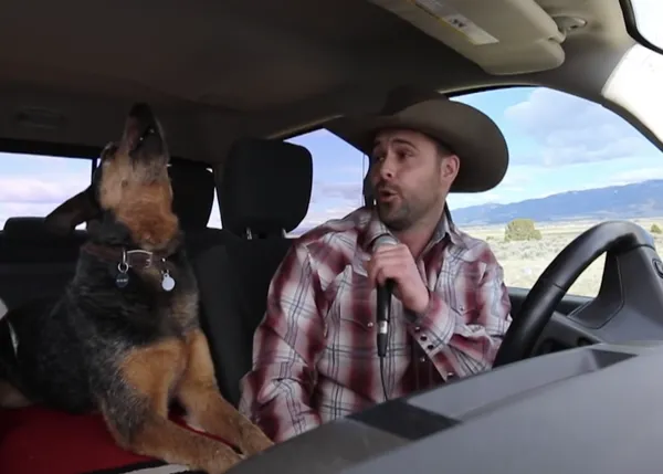 Un hombre y su perra cantan a dúo en America's Got Talent (y conquistan a los jueces)