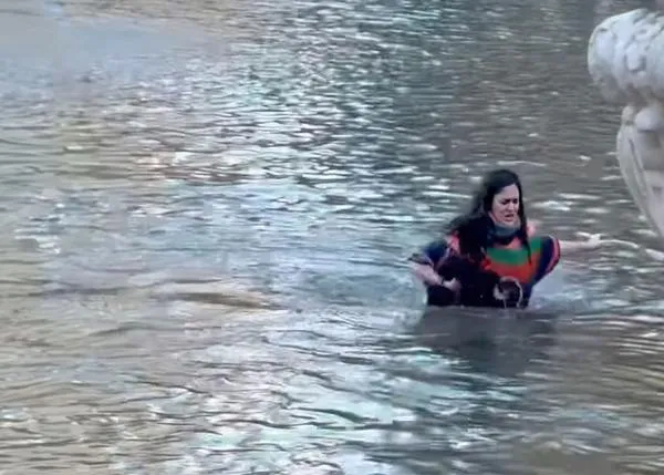 La aventura viral en el Parque del Retiro de una pequeña perra obsesionada por los patos