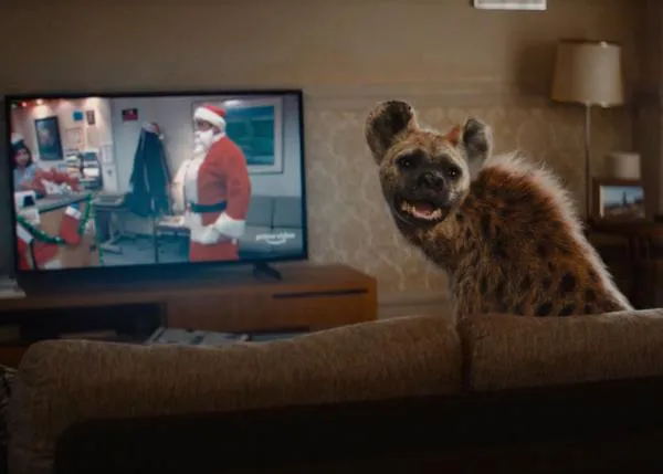 La genial amistad entre una hiena y un hombre, así es el anuncio navideño de Amazon Prime Video