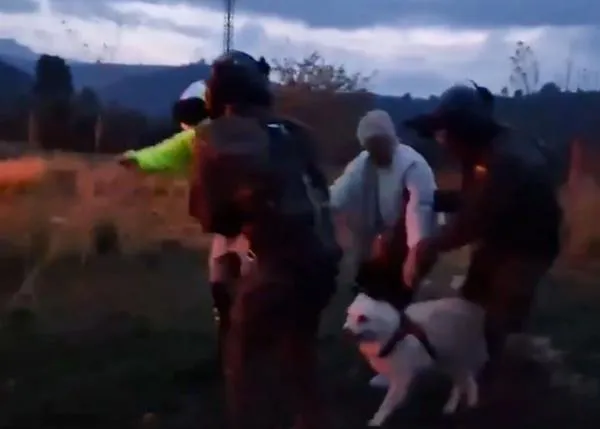 Una semana después de la DANA, el ejército rescata en helicóptero a un matrimonio de ancianos y su perro