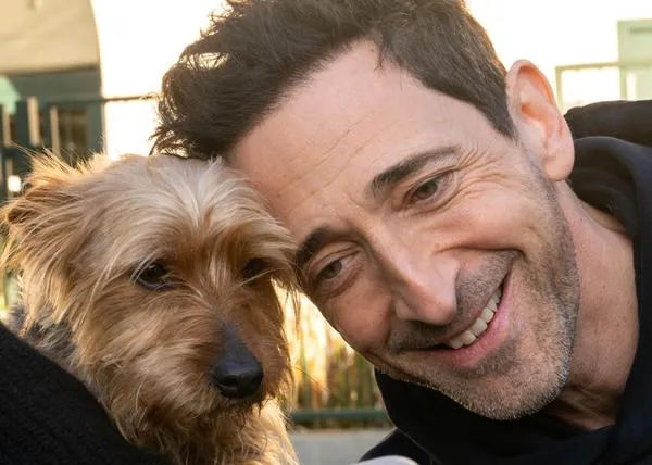 El actor Adrian Brody, nominado al Oscar por The Brutalist, aprovecha su tirón en redes para ayudar a los animales