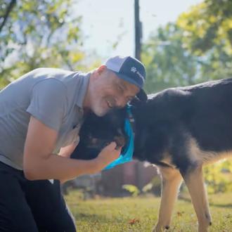 Una organización ofrece cuidado temporal a los perros de personas …