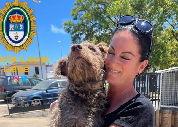 Tras dos años buscando a su perro, perdido, una mujer británica que vive en Portugal se reúne con su can en Lepe