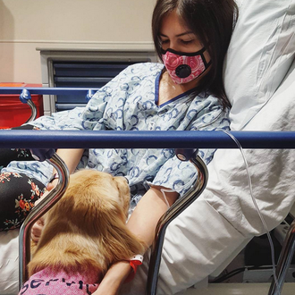 Perros que salvan vidas, cada día: una mujer con varias …