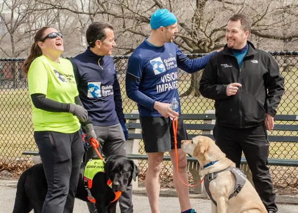 Por primera vez, un invidente correrá la media maratón de Nueva York guiado solo por sus perros