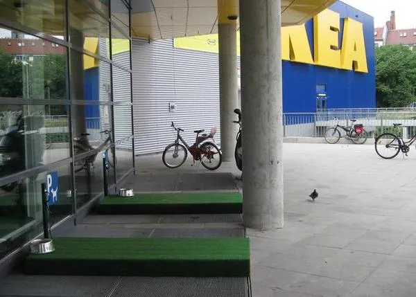 IKEA y los perros: prohibido en Suecia ¡pero desde 2022 no en España!
