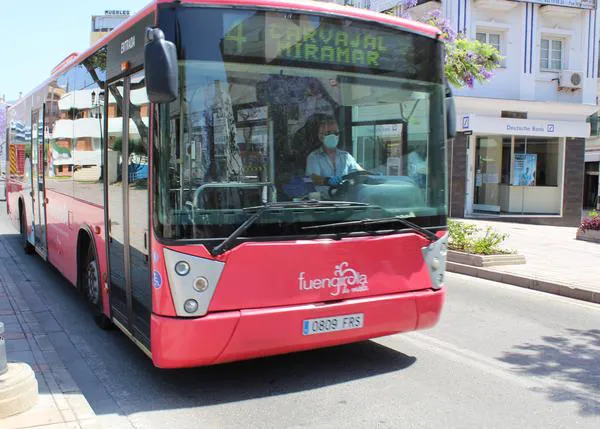 Fuengirola permite el acceso de los perros en los autobuses de línea